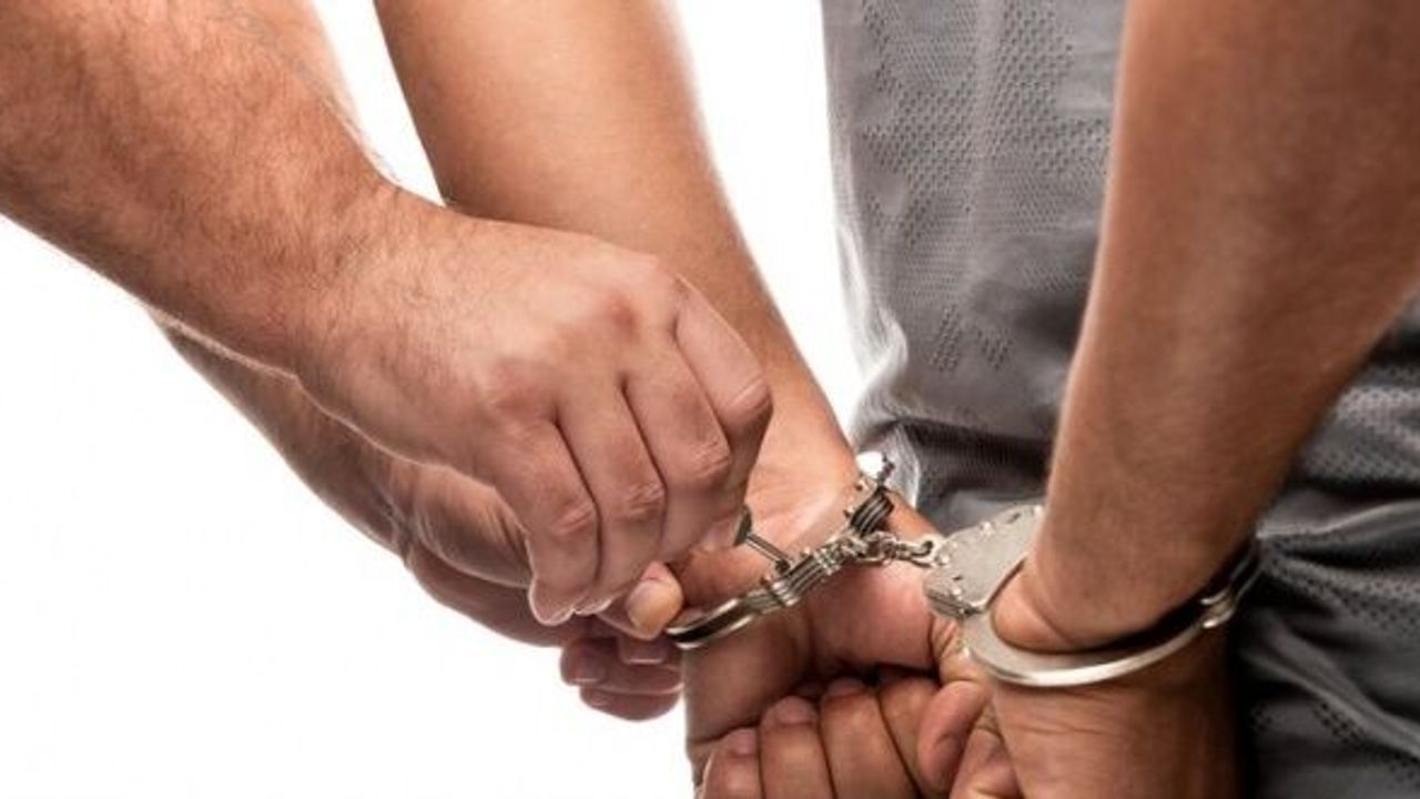 Kanunsuz yoldan güneye geçmek isteyen 5 kişi yakalandı