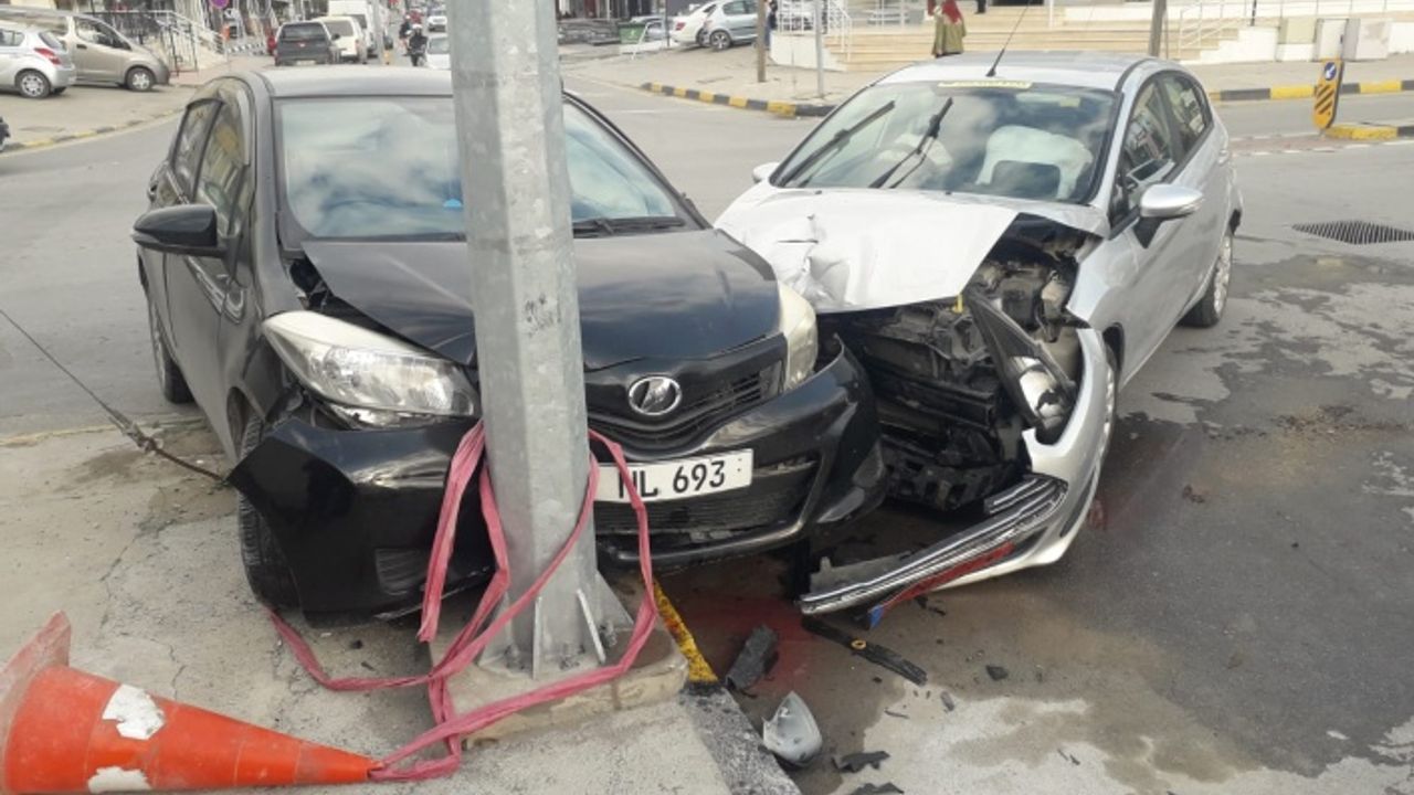 Kural ihlali kaza getirdi: Kırmızıda geçti, başka bir araçla çarpıştı