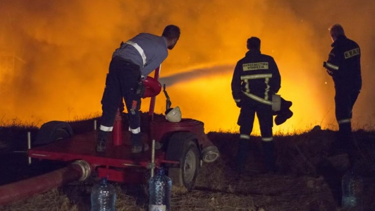 Baf’ta gece yarısı başlayan yangın kontrol altına alınamıyor