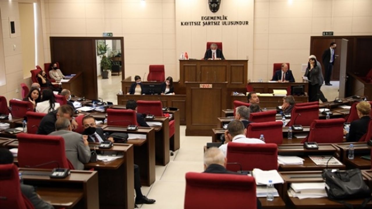 Meclis toplantısı nisap sorunu nedeniyle yarına ertelendi