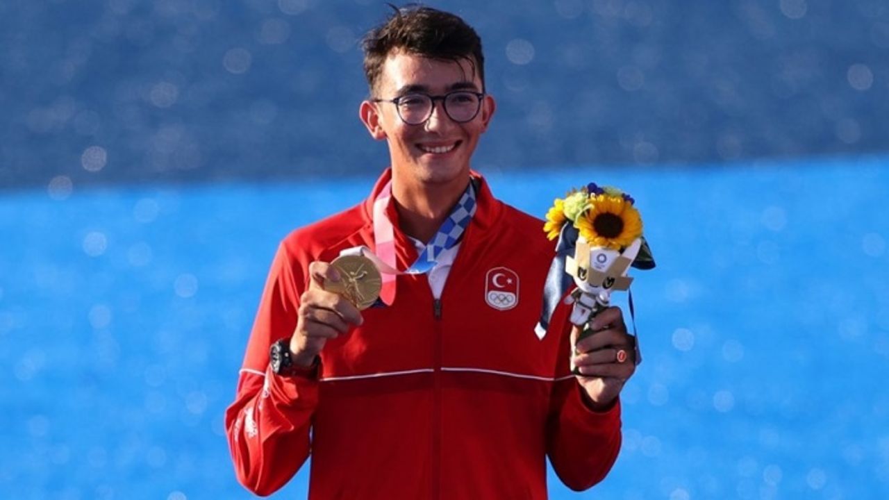 Türk milli okçu Mete Gazoz olimpiyat şampiyonu