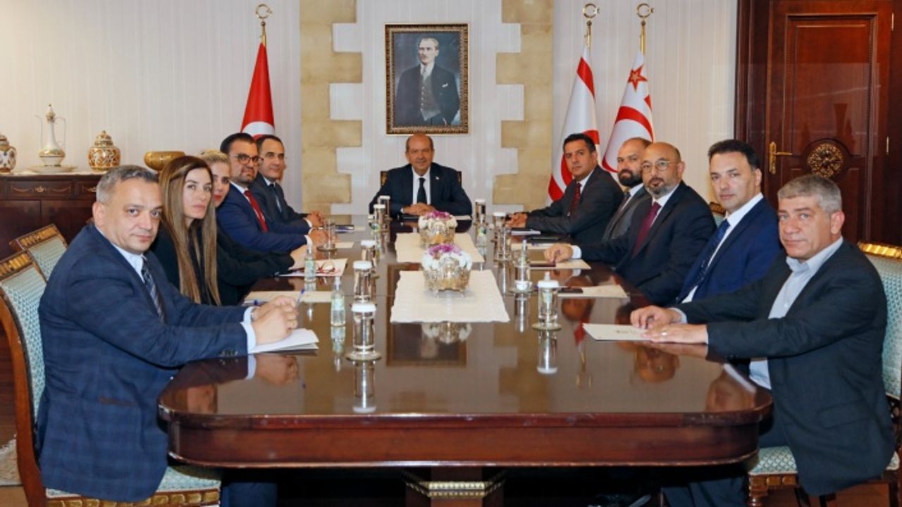 Cumhurbaşkanı Tatar, akademisyenlerle bir araya geldi