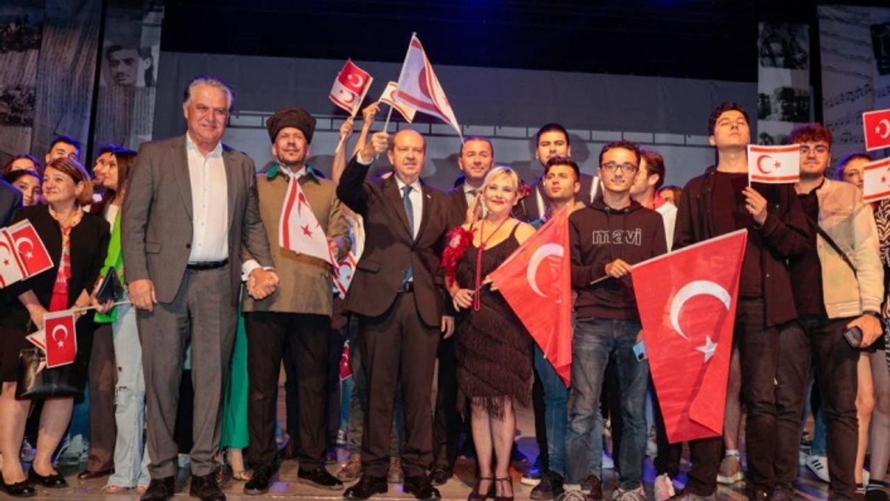 Cumhurbaşkanı Tatar “Esaretten Özgürlüğe” adlı tiyatroyu izledi