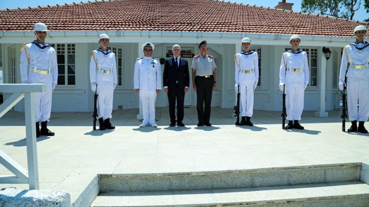 Töre, Mağusa Deniz Komutanlığı'nı ziyaret etti