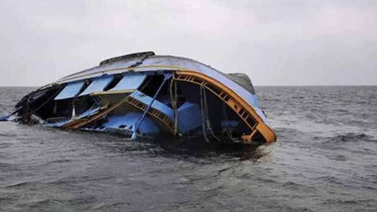 Alabora Olan Teknede 26 Kişi Hayatını Kaybetti