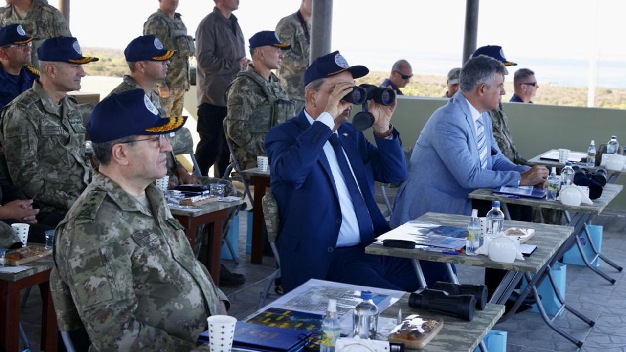 Cumhurbaşkanı Ersin Tatar, Şht. Plt. Yzb. Cengiz Topel Akdeniz Fırtınası Tatbikatı’nı izledi