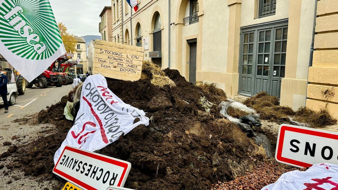 Fransa'da çiftçiler hükümetin tarım politikasını protesto etti