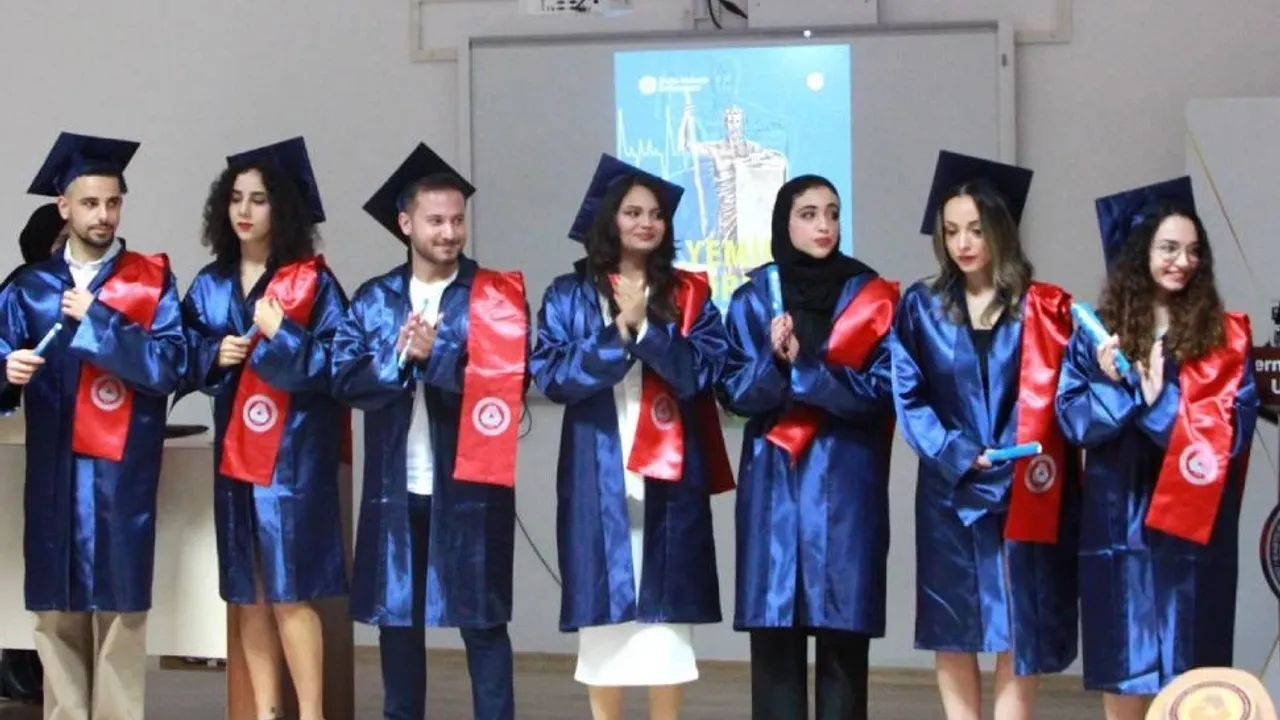 DAÜ Sağlık Bilimleri Fakültesi mezunları için yemin töreni düzenlendi