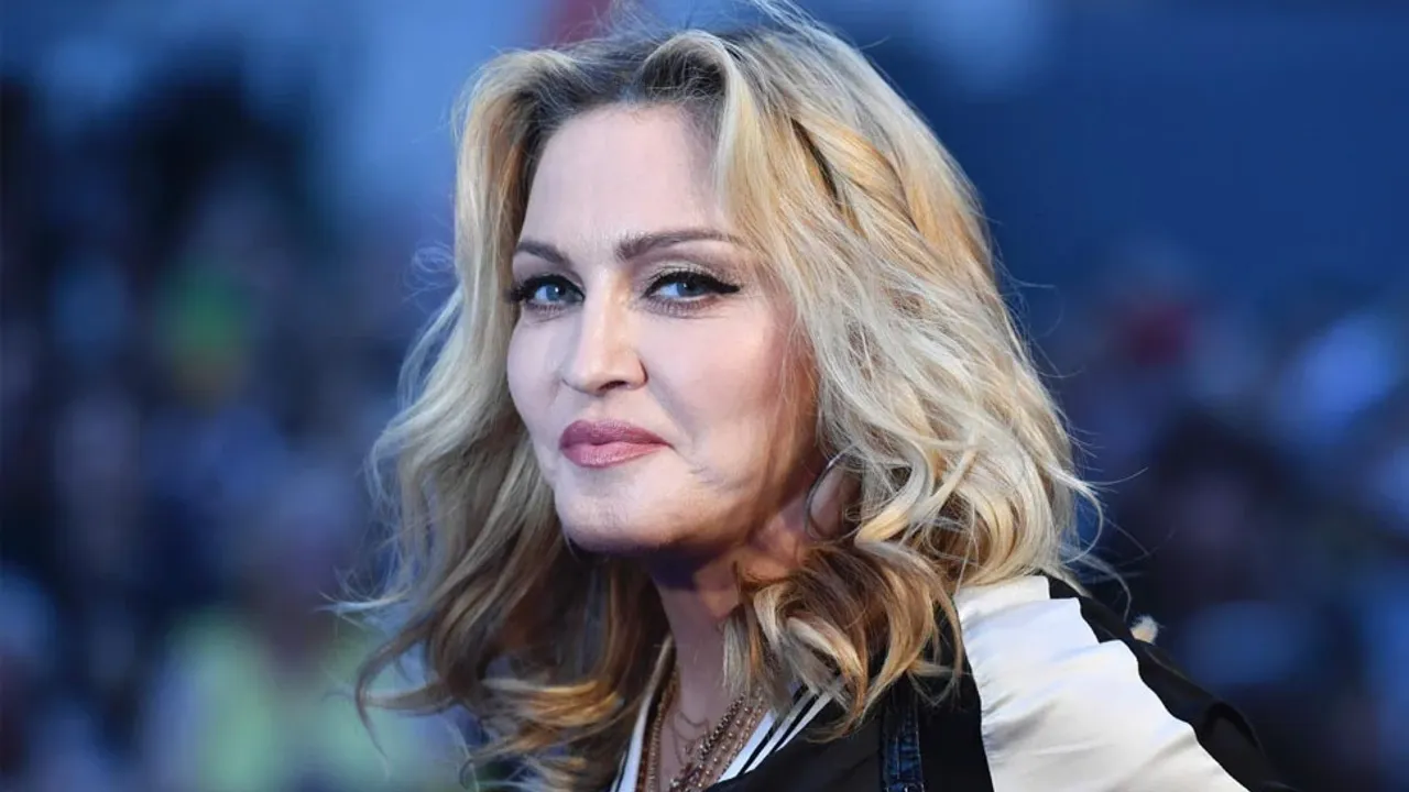 Madonna'ya dava açıldı: Sahneye geç çıkıyor