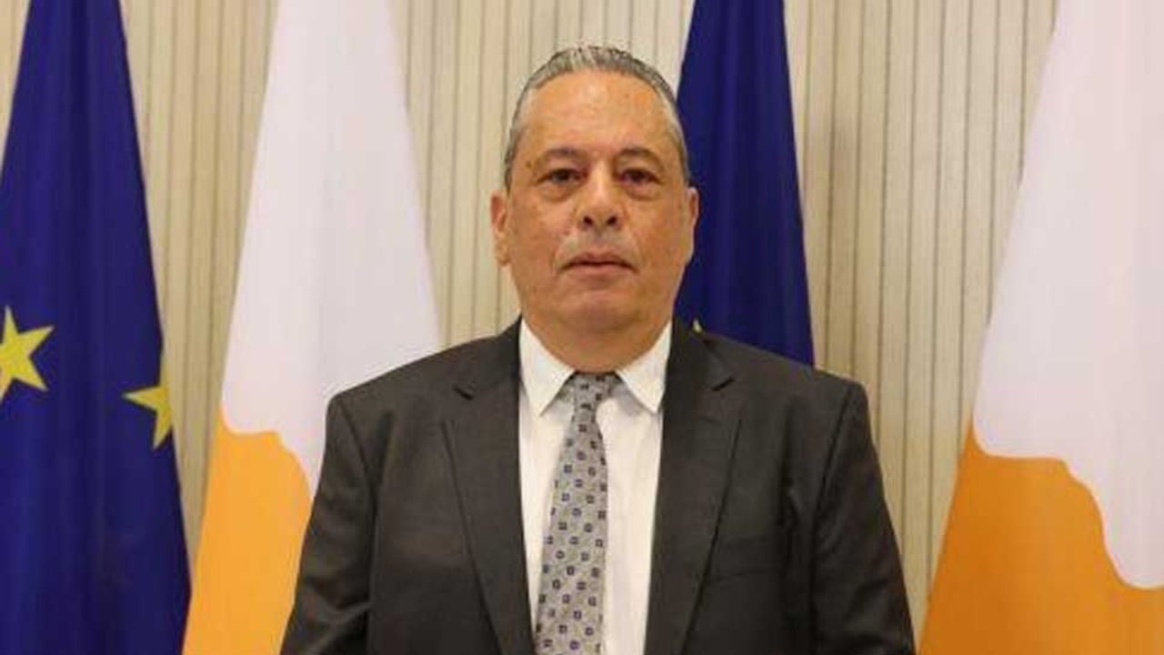 Rum Savunma Bakanı Palmas, Fransa Büyükelçisi Catalano’yla görüştü