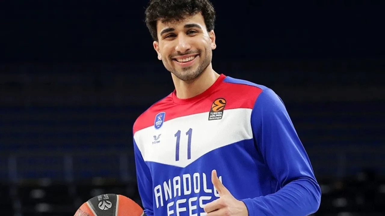 Kıbrıslı Türk basketbolcu Erten Gazi, Türkiye A Milli Basketbol Takımı'na davet edildi
