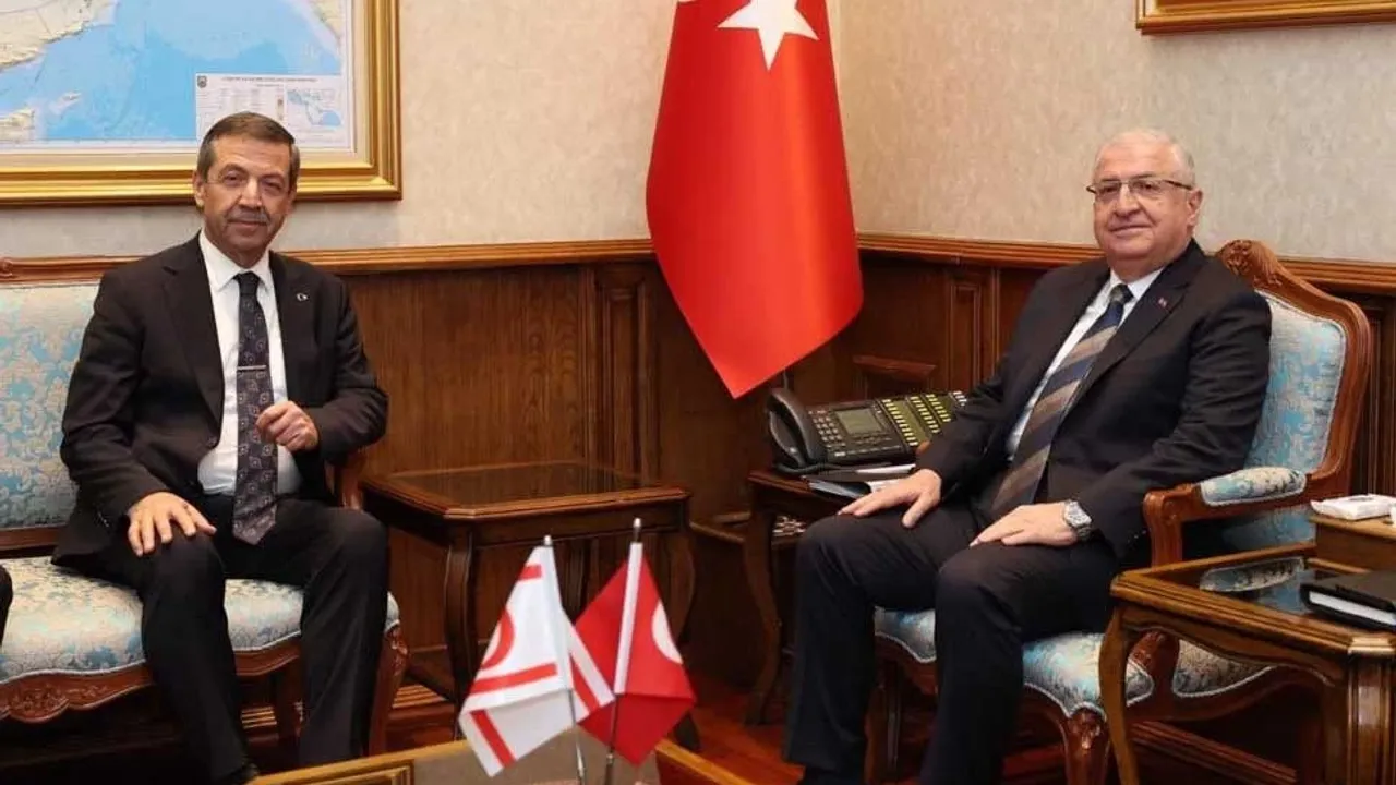 Tahsin Ertuğruloğlu, Türkiye Milli Savunma Bakanı Yaşar Güler ile görüştü