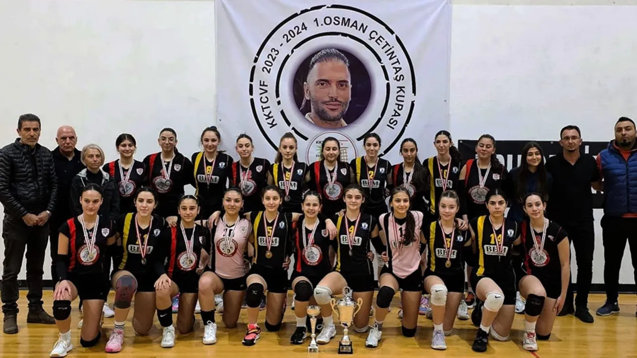1. Osman Çetintaş Kupası U16 Kızlarda, şampiyonluk kupası GMBÇS'un müzesine gitti