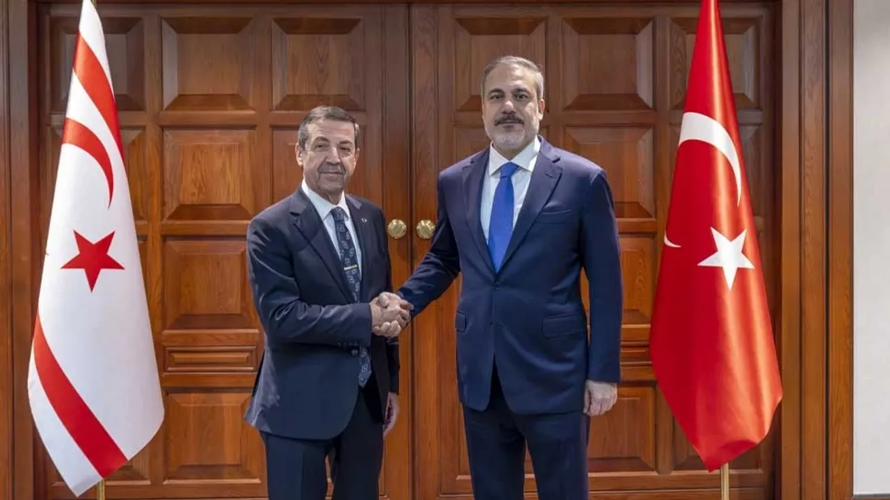 Tahsin Ertuğruloğlu, Ankara'da Hakan Fidan ile görüştü