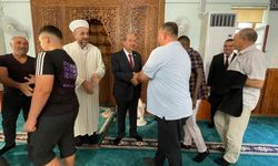 Cumhurbaşkanı Tatar, Hz. Ebu Bekir El Sıddık Camisi'nde bayram namazını kıldıktan sonra halkla bayramlaştı