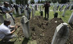 Srebrenitsa soykırımının 30 kurbanı daha toprağa verildi