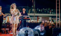 Şarkıcı Melek Mosso İskele'de konser verdi