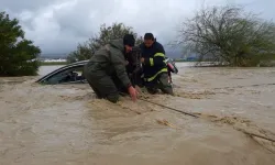 Selden kaçmak için sel sularına kesinlikle girmeyin!