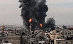 İsrail, Gazze'nin güneyindeki Han Yunus'taki saldırılarında 55 Filistinliyi öldürdü