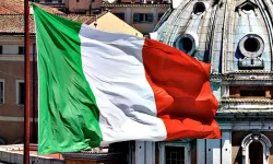İtalya'da bir belediye başkanının Müslümanların ibadet ettiği yerleri kapatması tepki çekti