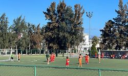 Kurtuluş İlkokulu ve Özgürlük İlkokulu tarafından Birkan Uzun anısına dostluk maçı düzenlendi