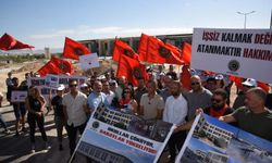 KTOEÖS, Lefkoşa’da eylem yaptı, okulların açılmamasını protesto etti