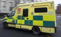 Londra'da Shaftesbury Caddesi'nde bir kişi aracını kaldırımda yürüyenlerin üzerine sürdü: 4 kişi yaralandı