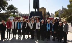 Kadın örgütleri Atatürk Anıtı'na ve Zübeyde Hanım büstüne çelenk koydu