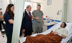 Cumhurbaşkanı Ersin Tatar, ölümlü trafik kazasında yaralananları ziyaret etti