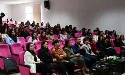 DAÜ'de sporcu diyetisyenliği ve kariyer söyleşisi düzenlendi