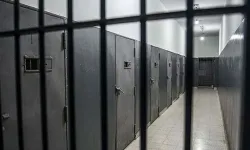 Gardiyanın evinde çok sayıda gizli ve öze belge bulundu