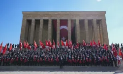 İlk adımın ışığında 106’ncı yıl: Gençler Anıtkabir’e koşuyor