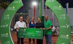 Ataoğlu, Hülya Avşar Cup Tenis Turnuvası'nda sporcularla buluştu