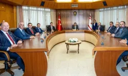 Bakanlar Kurulu'ndan limanlardaki, Ercan'daki ve hastanelerdeki grevleri erteleme kararı