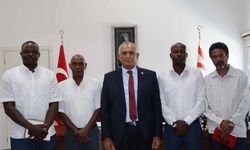 Bakan Çavuşoğlu, Kuzey Kıbrıs Sudan Topluluğu Derneği’ni kabul etti