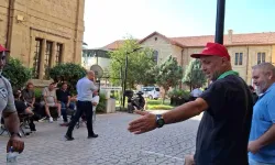 Koop-Sen süresiz grevini Başbakan Yardımcılığı önünde sürdürüyor