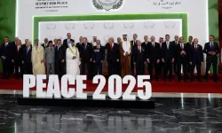 Mısır'daki Gazze zirvesinde imzalar atıldı