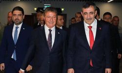 Ünal Üstel, Cevdet Yılmaz’ı KKTC’de karşıladı