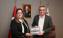 Cumhurbaşkanı Erhürman, DAÜ Hukuk Fakültesi Dekanı Arzu Alibaba ve beraberindeki heyeti kabul etti