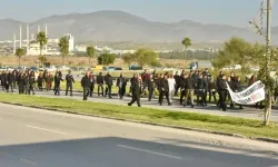 Kamuda yetkili 5 sendika bu kez de Terminal'den Turizm Bakanlığı'na yürüyecek