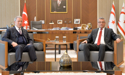 Cumhurbaşkanı Tufan Erhürman, TBMM Milli Savunma Komisyonu Başkanı Hulusi Akar’ı kabul etti