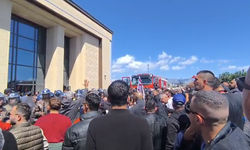 Eylemciler Meclis binasına girmeye çalıştı, Polis müdahale etti, eylemciler taş attı!