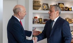 İngiltere Savunma Bakanı John Healey Güney Kıbrıs’ta