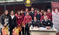Polis, kariyer gününde öğrencilerle buluştu