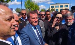 Arıklı, eylem yapan taksicilerle görüştü: Çözüm sözü verdi