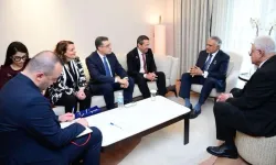 Ertuğruloğlu, Pakistan Başbakan Yardımcısı ve Dışişleri Bakanı Ishaq Dar ile görüştü