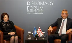 Erhürman-Dicarlo görüşmesinde yer alan KKTC bayrağı Rum tarafının tepkisine neden oldu