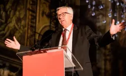 Eski İngiliz vekil De Bois: Kıbrıslı Türklerin Annan'a "evet" demesine rağmen, AB izolasyonları sürdürdü