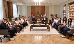 Cumhurbaşkanı Tufan Erhürman, İrsen Küçük Ortaokulu müdürü ve beraberindeki heyetle görüştü