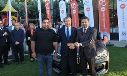 UBP Piyangosu Talihlisine Arabası Teslim Edildi